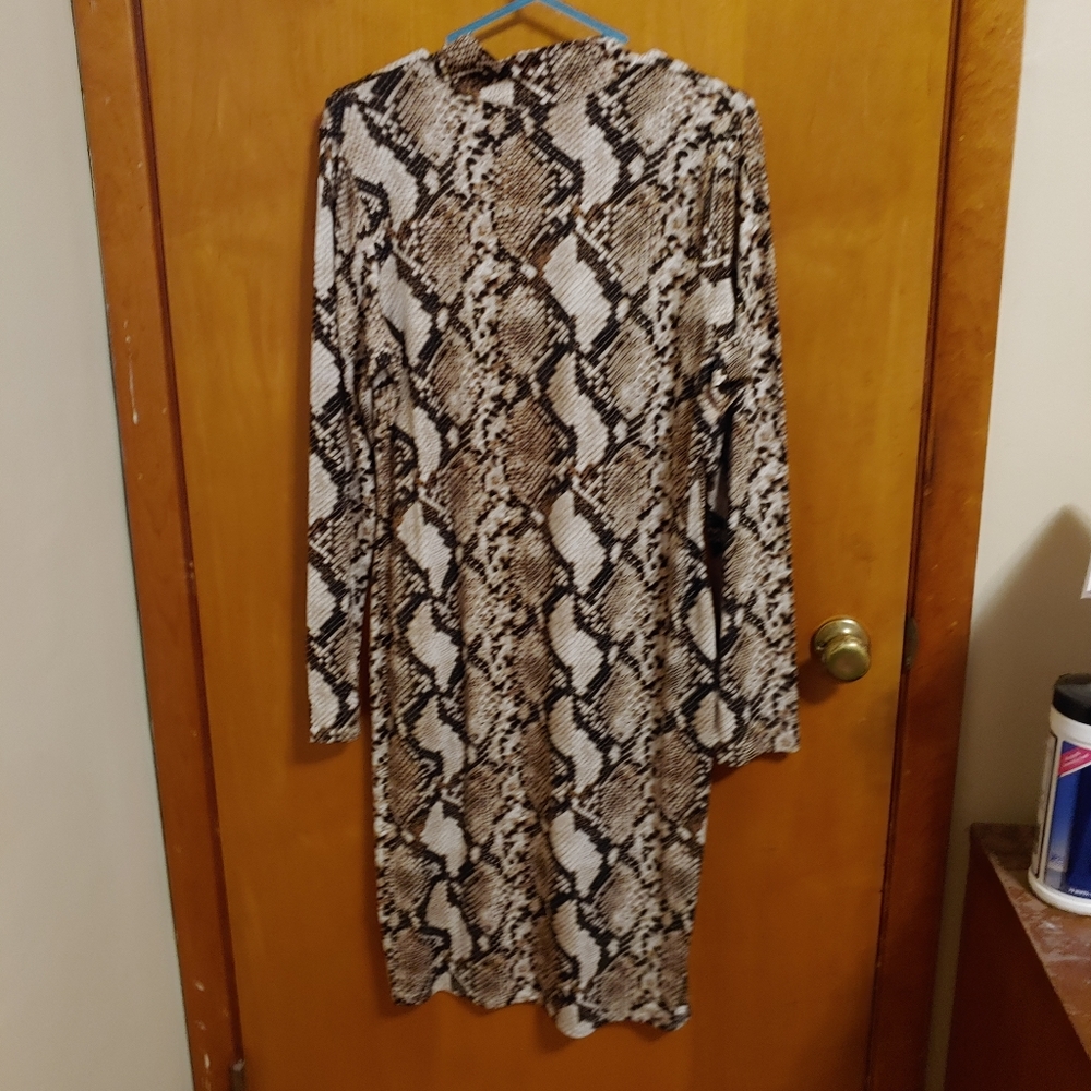 Dress - Picture 4 of 7